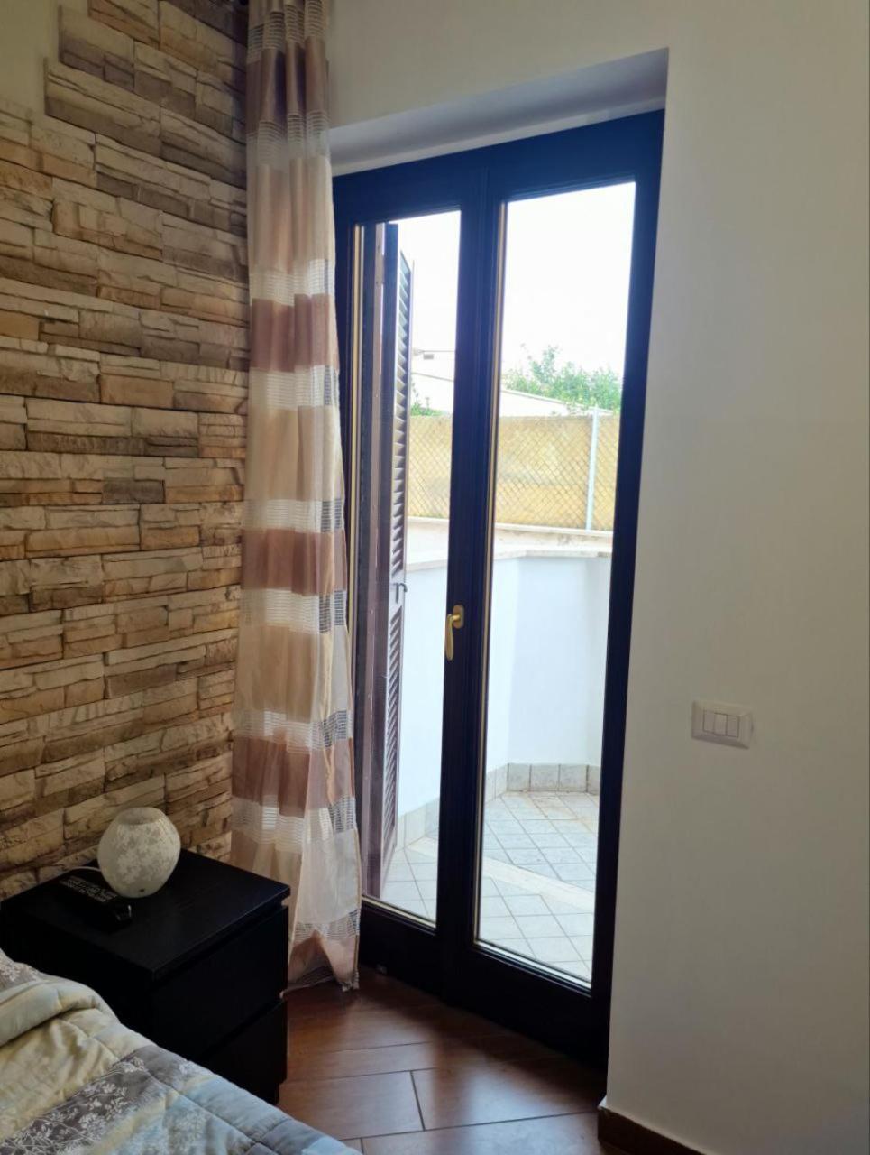 Domus Livio, 7 Min Fco Airport, Free Wifi, Garden Apartment, 2 Tv Hd Fiumicino Zewnętrze zdjęcie
